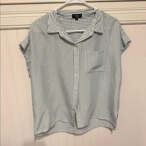 Velvet Heart Striped Short Sleeve Button-Down Blouse EUC